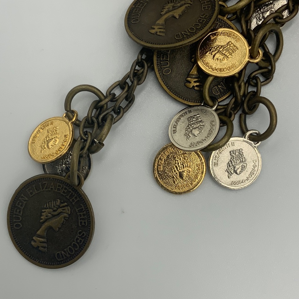 Vintage Queen Elizabeth The Second Bronze  Coin Charm Keychain Purse Charm - Picture 5 of 6
